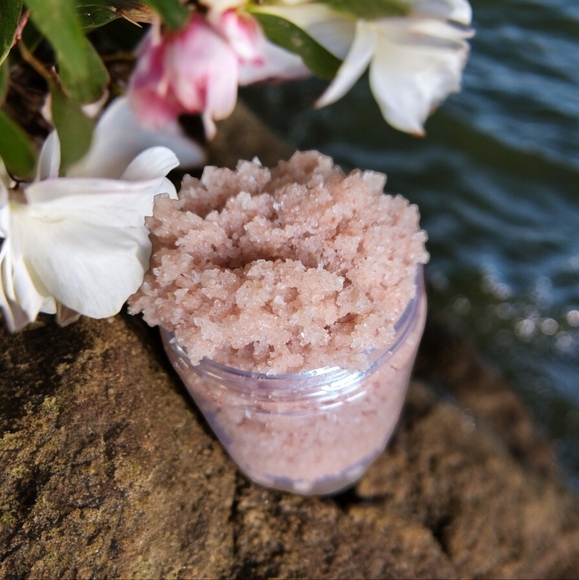 Coastal Breeze Pink Himalayan Luxurious Salt Scrub Hydrating Body Scrub - Picture 2 of 5